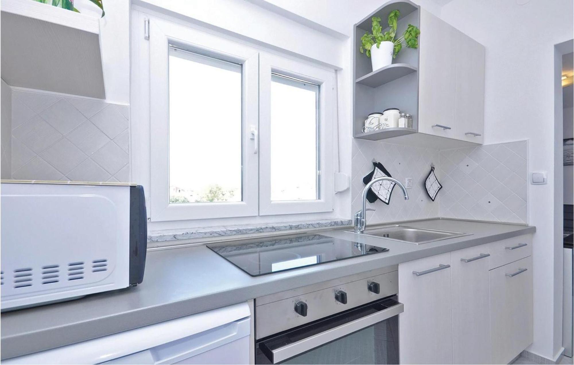 1 Bedroom Cozy Apartment In Bibinje Ngoại thất bức ảnh