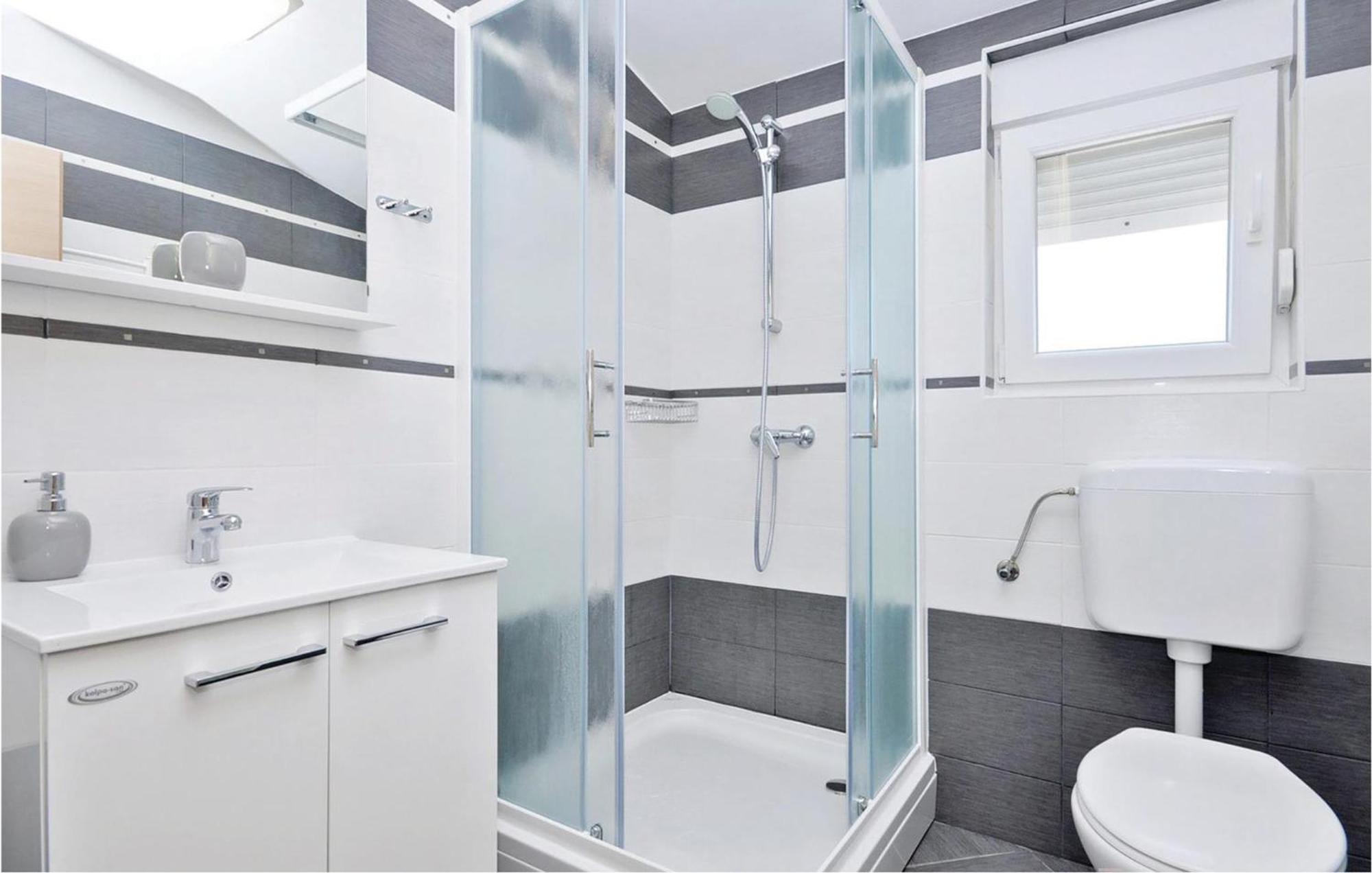 1 Bedroom Cozy Apartment In Bibinje Ngoại thất bức ảnh